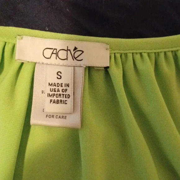 🌺Nice green color top with cold sholder sleeves - Picture 6 of 8